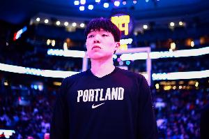 面子给足！开拓者官方：杨瀚森迎来职业生涯首次首发