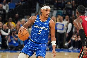 效率不太高！班凯罗半场9中3拿到10分3板3助1帽