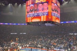 两大恶汉！狄龙和格雷森·阿伦出场时收到雷霆球迷的嘘声