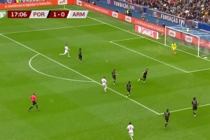 超级巨大失误！亚美尼亚后场回传失误，贡萨洛·拉莫斯笑纳大礼