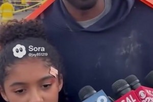 太吓人了！NCAA惊现一球员扣完篮之后落地直接劈叉，扯到蛋了