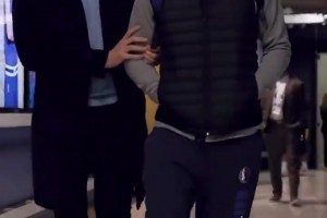 詹姆斯又瘦了？训练中可以看到清晰可见的腹肌