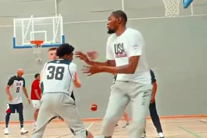 韦德放现在NBA会是什么水平？杨毅：现在这空间，根本防不了！