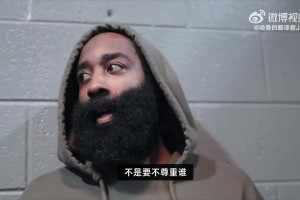 奥纳纳都能当教练给球员支招啦~特拉布宗球员听得一愣一愣的~