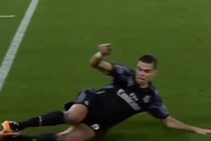 太帅了！C罗球迷：不愧是他，随便一截都是壁纸！