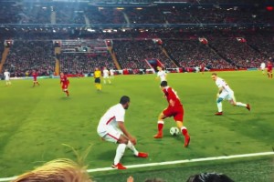 人气爆棚！名场面：世界杯三笘薰出场，全场爆发尖叫声！