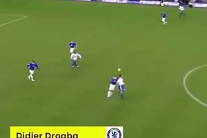 这门将有点猛啊！这么小的孩子过人、战术、走位都有模有样！