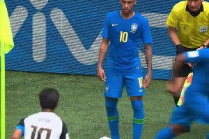 百看不厌！内马尔世界杯经典的彩虹过人！无法被束缚的巴西精灵！