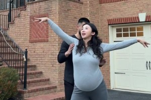 张曼源与老公搞笑情侣挑战：这能抱得动嘛？