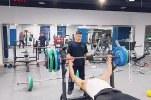 杨毅此前：如果克莱一开始就和老詹搭档，那他就是防守好的科沃尔