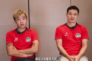 河南黄锐烽和叶立江唠嗑：能和申花踢点球很不容易，感谢球迷支持