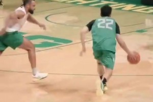 18年前的今天，卡卡荣膺金球奖