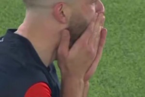 这就是足球！维京时隔34年再夺挪超冠军，队长热泪盈眶