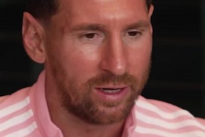 梅西母亲玛丽亚说：我告诉他为我进球，他说他会掀起他表弟的球衣