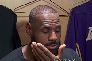 聊本场进攻节奏和出手？老詹：我还在找节奏 这只是我赛季第6场