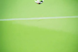 太潇洒了！倒地了马上站起来！库库雷利亚的极限停球！