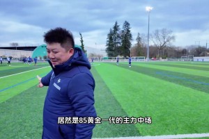 当法国和挪威抽到一组后，德尚在座位上兴奋得手舞足蹈~