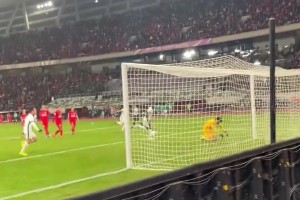 国安是冠军！场边感受国安打进锁定胜局的一球