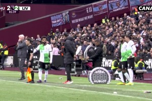 回顾萨拉赫去年和克洛普争吵瞬间，不得不说萨拉赫是真刚啊…