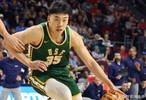 轰13分创新高！中国男篮20岁2米06新星留美闪耀：三分真准