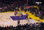重大失误！末节湖人进攻时间静止文森特轰3分太阳替补席都疯了