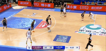 双外援配合！诺威尔助飞法耶空接暴扣2+1