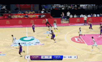 亏大了！佩里反击上篮被鲁吐布拉犯下后者被吹违体